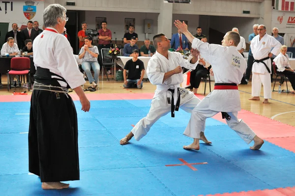 Competidores que participam no Campeonato Europeu de Karaté Fudokan — Fotografia de Stock