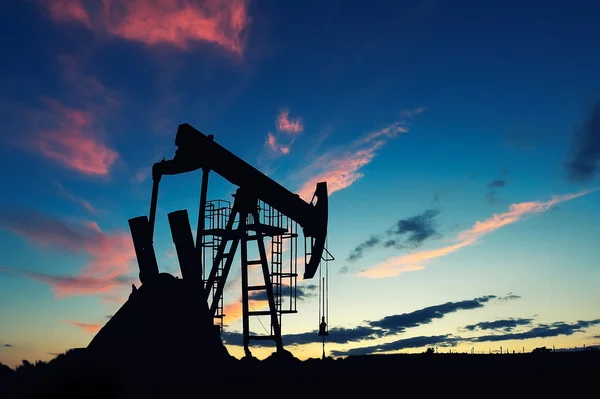 Yağ pompaları. Petrol sanayi ekipmanları.