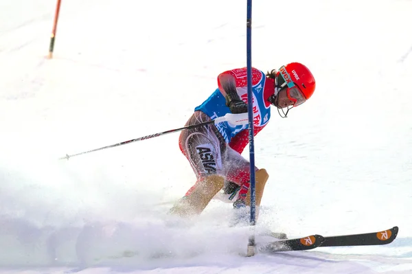 Unbekannter Teilnehmer eines Skirennens — Stockfoto