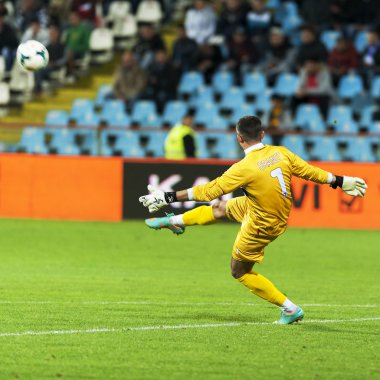 Bilinmeyen futbolcuların gerçekleştirir