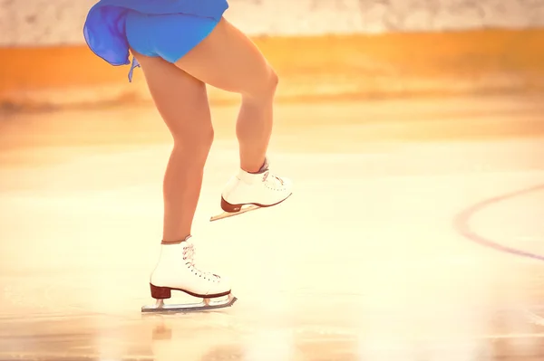 Patineur inconnu en compétition — Photo