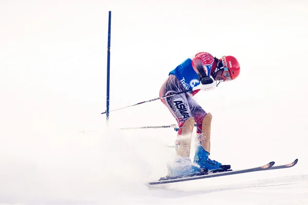 Participant non identifié à la course de ski — Photo