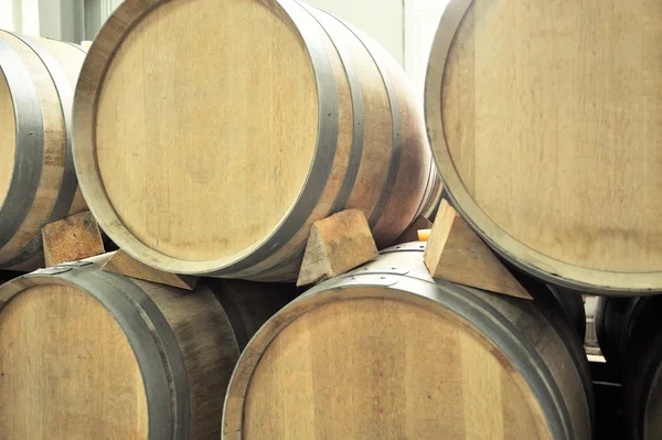 老化プロセスのワイン樽 — ストック写真