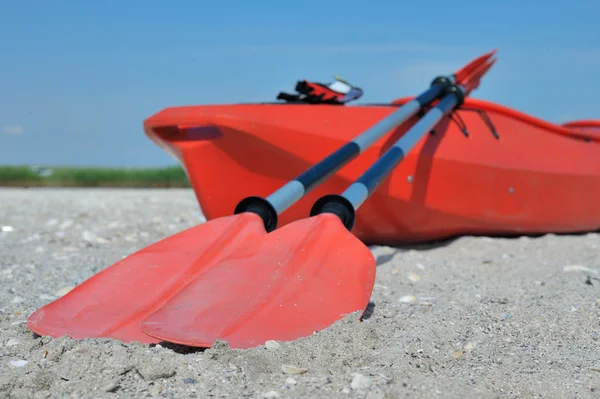 Kayak on the beach — Stock Photo, Image