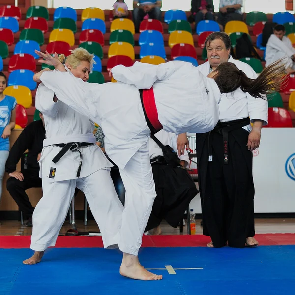 Concursantes que participan en el Campeonato Europeo de Karate — Foto de Stock