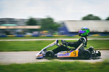 Bilinmeyen pilotlar yarışıyor