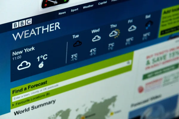 Foto de la página principal de weather.com en la pantalla del monitor — Foto de Stock