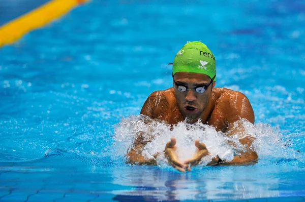 Nadador desconocido compitiendo en piscina Dinamo — Foto de Stock