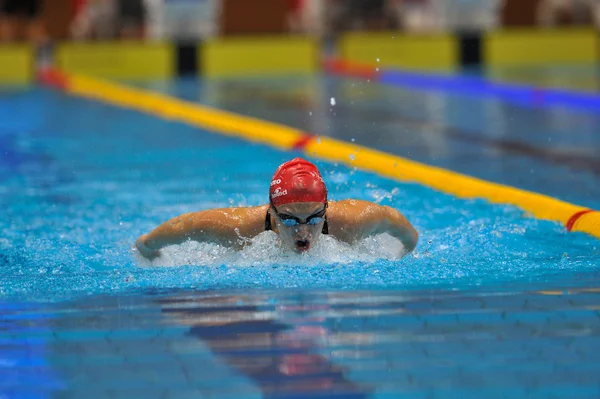 Unknown swimmer competing — Stock Photo, Image