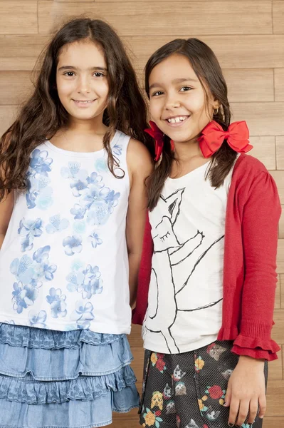 Två unga flickor — Stockfoto