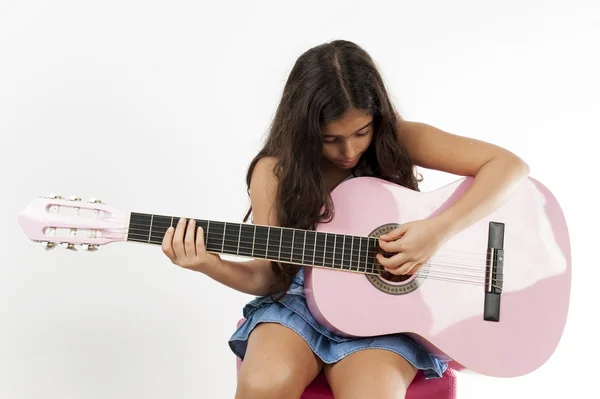 Girl playing guitar and sing — Stock Photo, Image