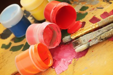 Renk boyalar fırçaları ile