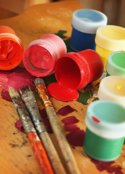 Renk boyalar fırçaları ile