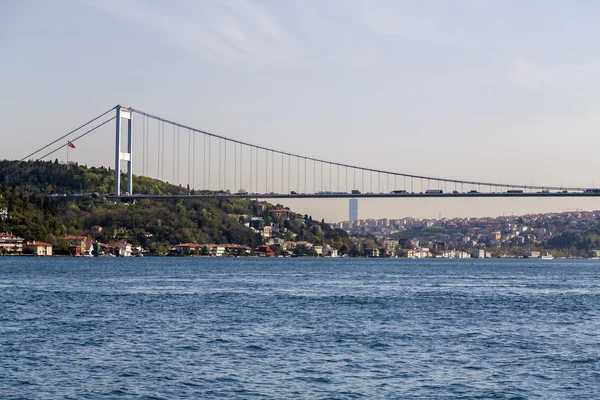 Vista costeira do distrito de Bebek pelo Bósforo, Istambul — Fotografia de Stock