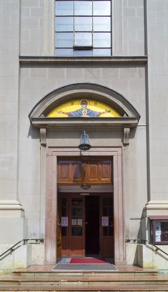 Domkyrkan kyrkan St. Michael ärkeängeln i Belgrad — Stockfoto