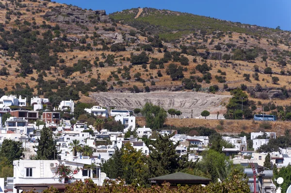 View from the coast town of Bodrum, whitewashed architecture in Turkey 's popular summer resort town located by the Aegean sea, Turkish Riviera — стоковое фото