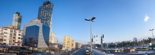 Mecidiyeköy Meydanı panoramik manzaralı. Mecidikoy en kalabalık Merkezi Istanbul bölgesinde biridir. — Stok fotoğraf