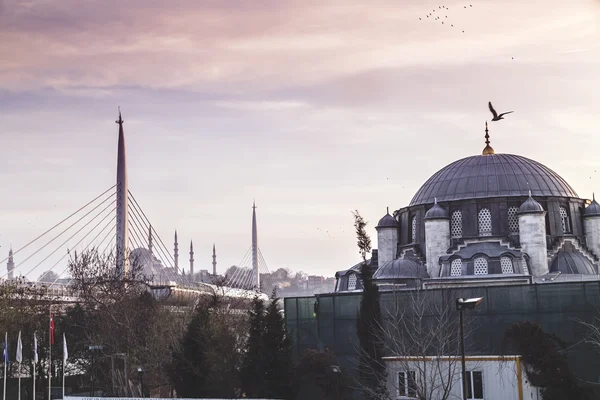 Vista sul tramonto nel distretto di Eminonu — Foto Stock