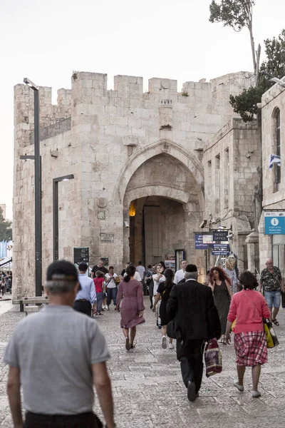 エルサレム イスラエル 6月16 2019 古代の通りや建物エルサレムの旧市街 ヤッファ門はエルサレムの旧市街の最も重要な門の一つです — ストック写真