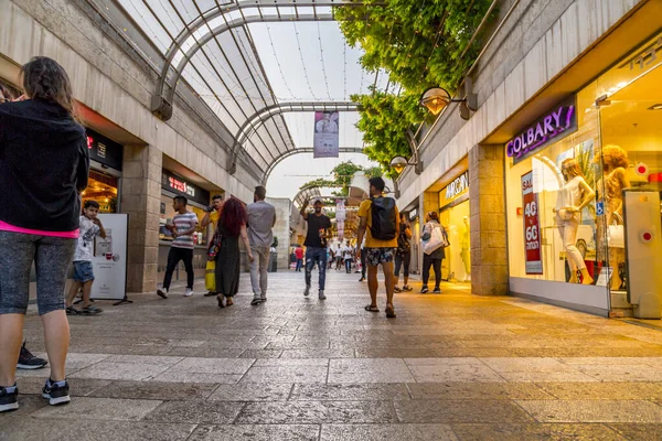 Jerusalém Israel Junho 2019 Rua Comercial Alrov Mamilla Avenue Perto — Fotografia de Stock