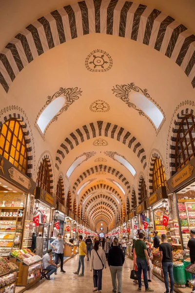 Stanbul Türkiye Mayıs 2021 Nsanlar Stanbul Daki Ünlü Antik Çarşı — Stok fotoğraf