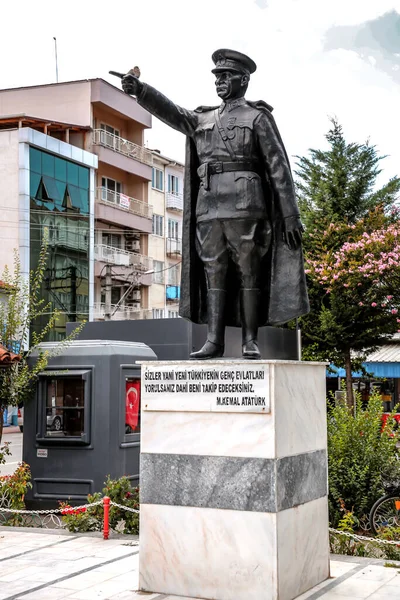 Yenisehir Bursa Turquia Agosto 2021 Estátua Mustafa Kemal Ataturk Fundador — Fotografia de Stock