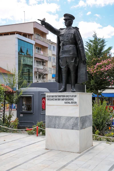 Yenisehir Bursa Turquia Agosto 2021 Estátua Mustafa Kemal Ataturk Fundador — Fotografia de Stock