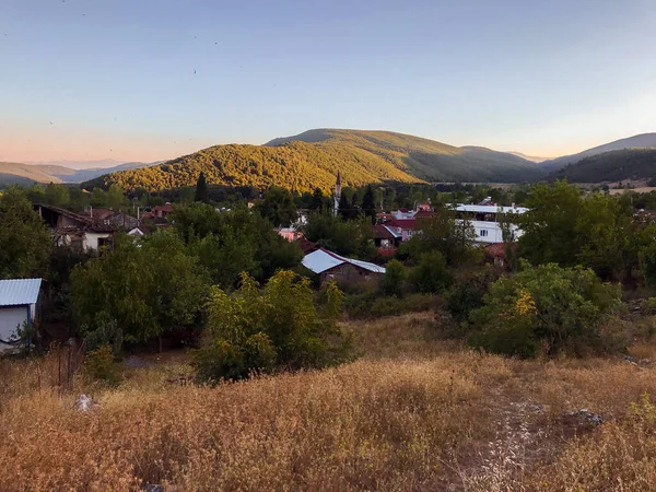 Вид Деревню Буркун Расположенную Между Горами Буркун Маленькая Деревня Недалеко — стоковое фото