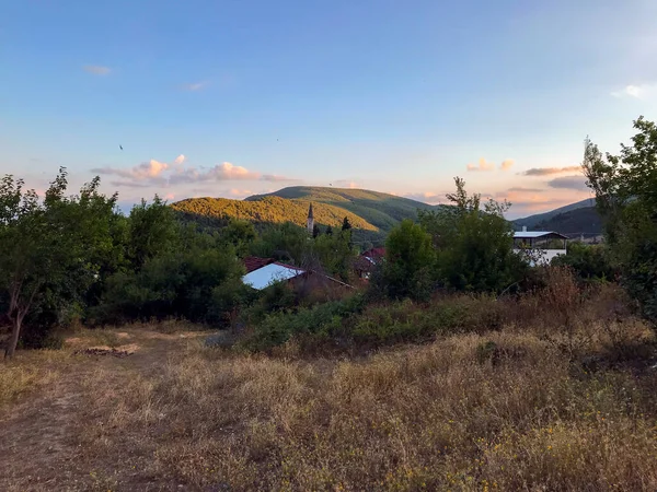 Pohled Vesnici Burcun Mezi Horami Burcun Malá Vesnice Blízkosti Města — Stock fotografie