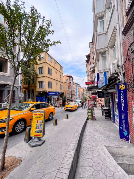 トルコのイスタンブール 2021年9月15日 ビヨグル通りからの眺め イスタンブールで最も人気のある地区の一般建築 — ストック写真