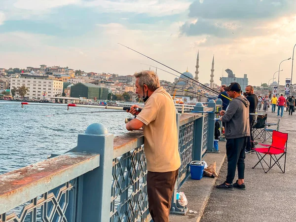 Istanbul Turkey September 2021 People Walking Fishing Galata Bridge Connects — Stock Photo, Image