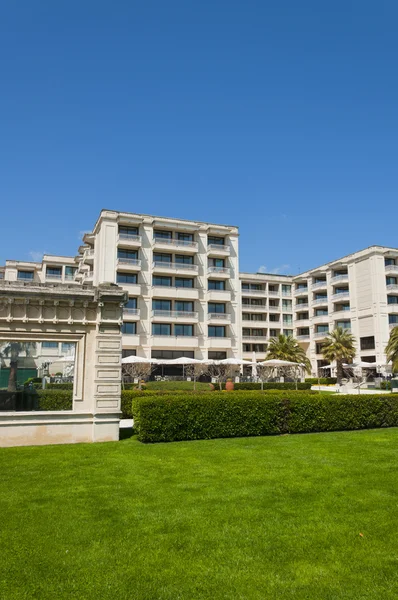 Ciragan Palace, Istanboel, in de zomer — Stockfoto