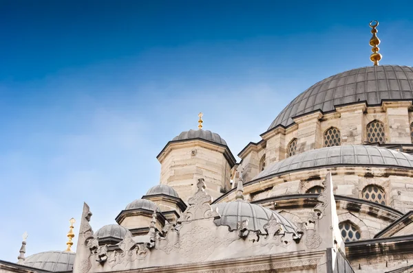 Yeni Cami (Нью-Йорк) в районе Эминону, Стамбул — стоковое фото