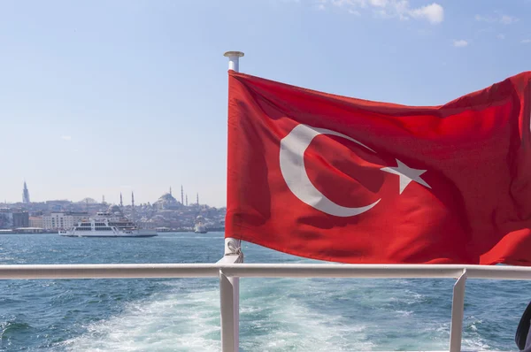 Vista do Bósforo que desvia a Europa da Ásia, Istambul, Turquia . — Fotografia de Stock