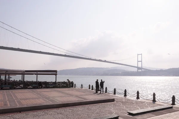 Blick vom Bosporus, der Europa von Asien, Istanbul, der Türkei trennt. — Stockfoto