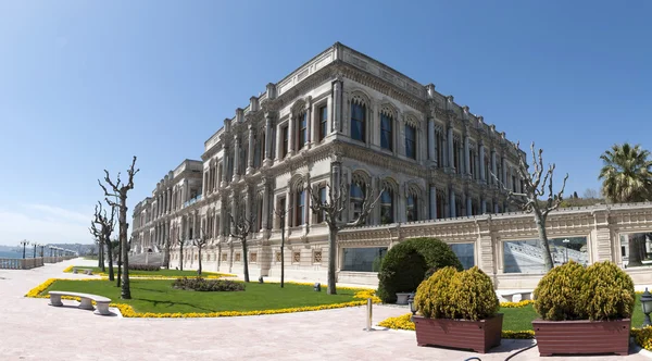 Ciragan, alter osmanischer königlicher palast am bosporus, istanbul — Stockfoto