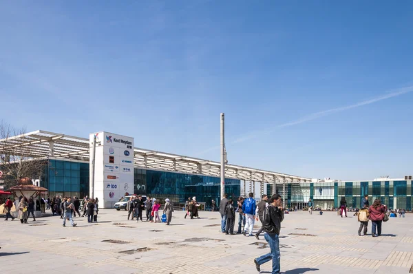 Vista da Kent Meydani, il centro commerciale nel quartiere centrale di Bursa, Marmara, Turchia — Foto Stock