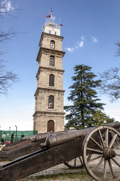 Torre dell'orologio storica nel quartiere Tophane della città di Bursa, Marmara, Turchia — Foto Stock