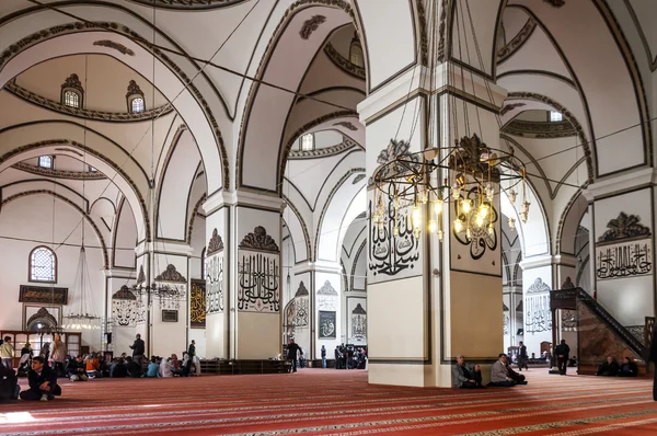 Vista interior de Ulucami o la Gran Mezquita en estilo islámico Bursa decoración antigua y caligrafía árabe obras de arte —  Fotos de Stock