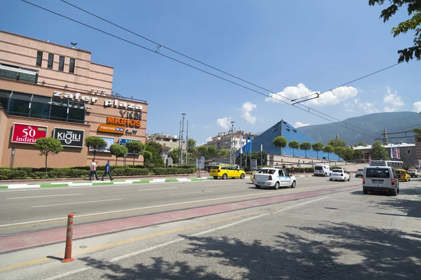 Zafer Plaza, glas pyramid köpcentrum i Bursa, Turkiet — Stockfoto