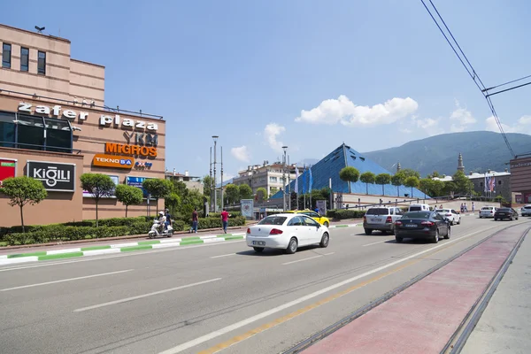 Zafer Plaza, shopping center pirâmide de vidro em Bursa, Turquia — Fotografia de Stock