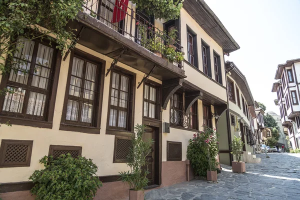 Casas de madera otomanas tradicionales en Bursa, Turquía — Foto de Stock