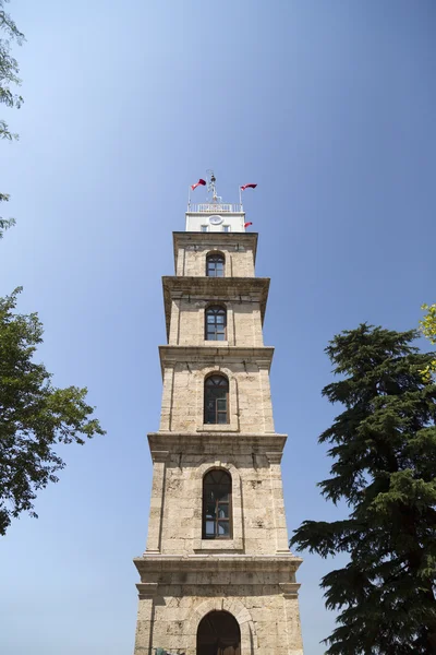 Torre histórica del reloj en el distrito de Tophane de la ciudad de Bursa, Mármara, Turquía — Foto de Stock