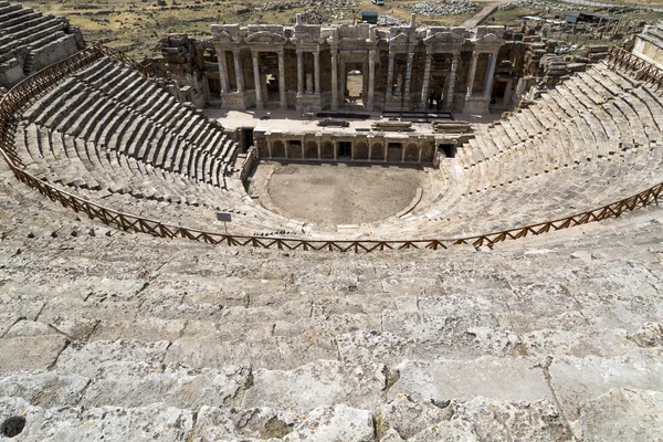 Ruïnes van Hiërapolis, de oude site gelegen in Pamukkale, Denizli, Turkije — Stockfoto