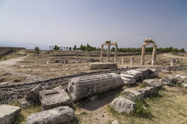 Ruinas de Hierápolis, el sitio antiguo ubicado en Pamukkale, Denizli, Turquía —  Fotos de Stock