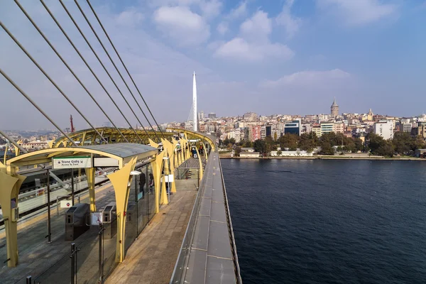 Detail from Istanbul Metro Bridge over Halic or Golden Horn, Turkey — Stock Photo, Image