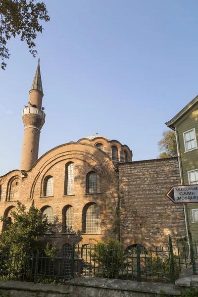 Vista esterna dalla Moschea di Kalenderhane costruita nel periodo dell'Impero Ottomano a Fatih, Istanbul . — Foto Stock