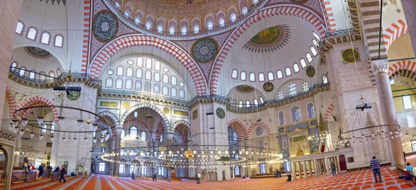 Vnitřní pohled z Suleymaniye Mosque, Istanbul — Stock fotografie