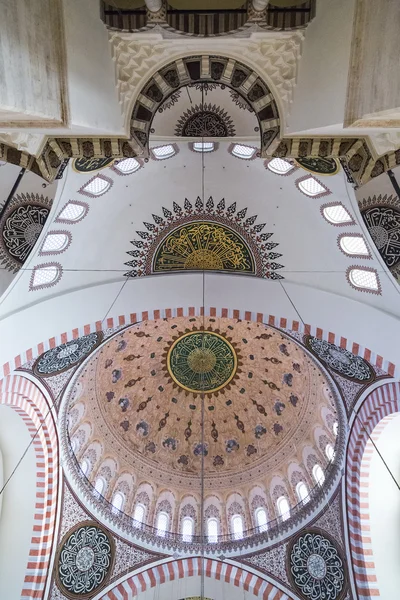 Вид изнутри мечети Сулеймание, Стамбул — стоковое фото