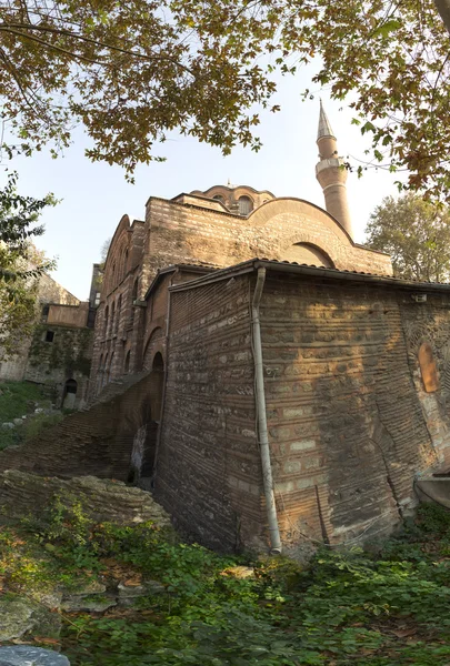 Pemandangan luar dari Masjid Kalenderhane yang dibangun pada periode Kekaisaran Ottoman di Fatih, Istanbul . — Stok Foto